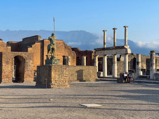 Pompeii, Fórum